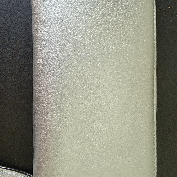 Michael Kors Wallet w/Wristlet Strap - Picture 3 of 6